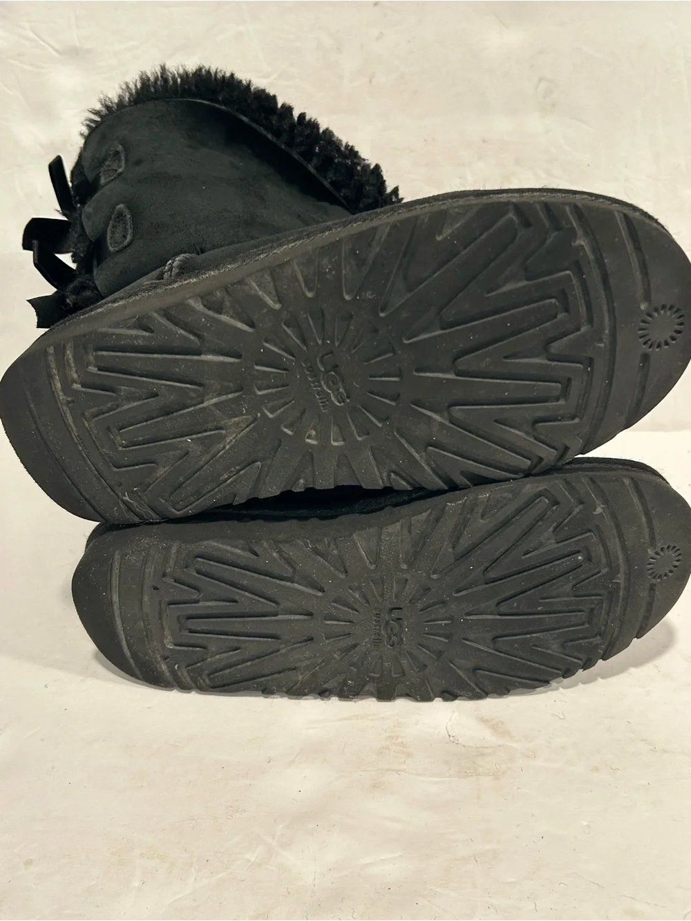 UGG Bailey Bow II Boots Youth Girls Size 2 Wool Lined Suede Sheepskin Black